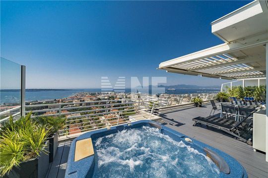 Penthouse in Hautes Vallergues