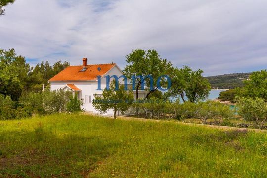 Detached house in Brač