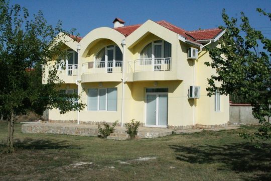 Detached house in Varna