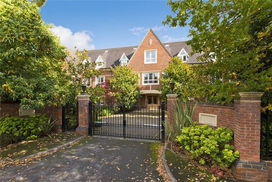 Apartment in Weybridge