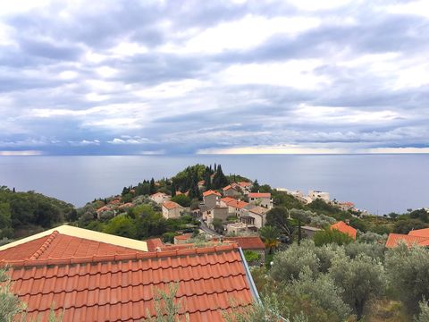 Detached house in Rijeka Reževići