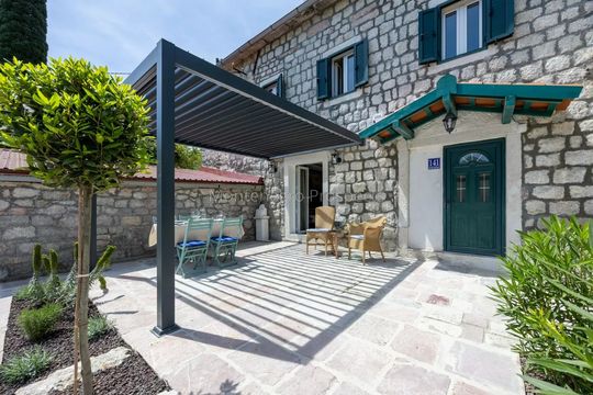 Detached house in Kamenari