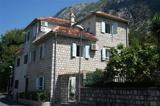 Detached house in Dobrota