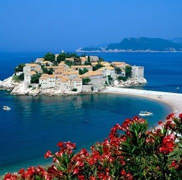 Montenegrin Island-Hotel "Sveti Stefan" opens after renovation