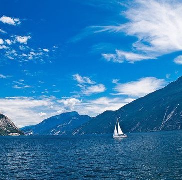 Opponents of the sea: property on the Italian lakes