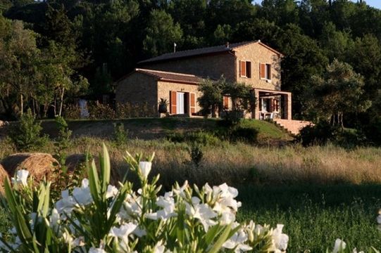 Villa in Montescudaio