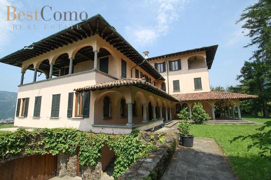 Villa in Mandello del Lario