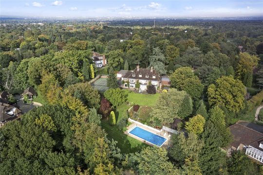 House in Weybridge