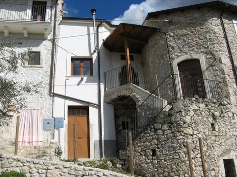 Semi-detached house in Roccacasale