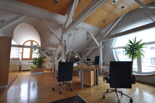 Commercial in Center
