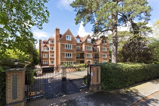 Apartment in Weybridge