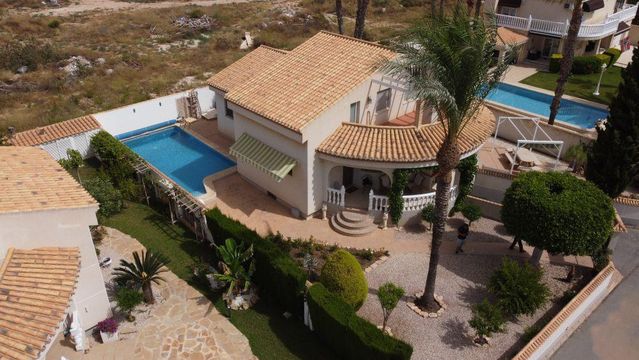 Villa in Playa Flamenca I