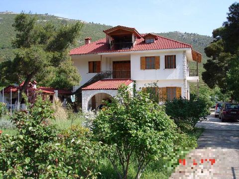 Detached house in Mandra