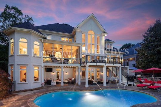 Villa in Uptown
