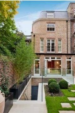 Detached house in London