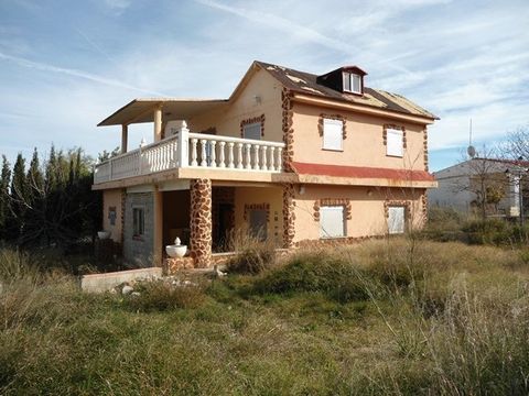 Villa in Montroy