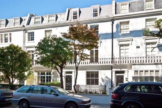 Detached house in London