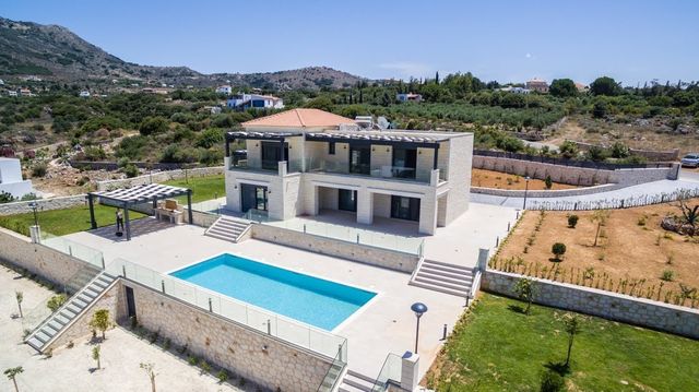 Villa in Plaka