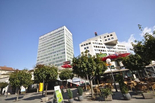 Commercial in Center