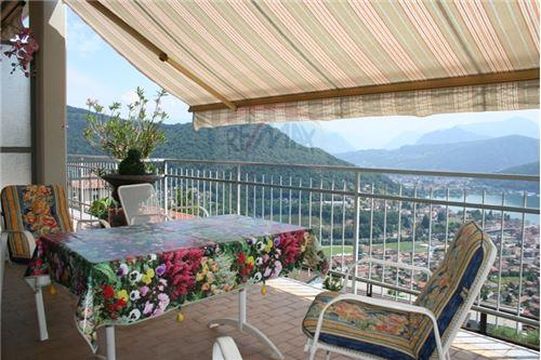 Apartment in Cadegliano-Viconago