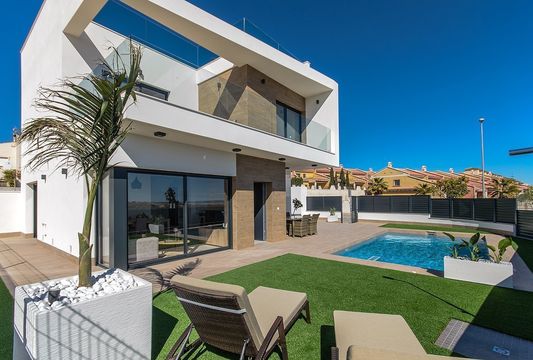 Detached house in San Miguel de Salinas