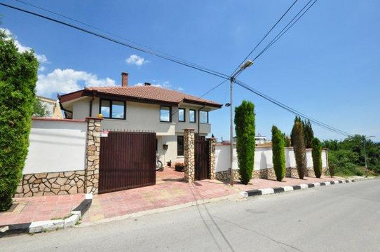 Detached house in Varna