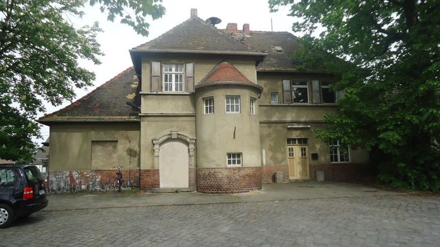 Commercial in Jeber-Bergfrieden