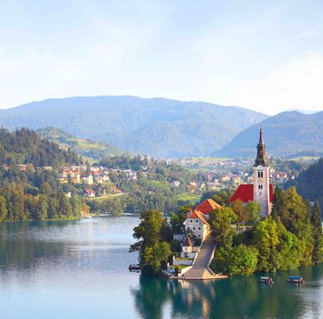 Slovenia: a country at the crossroads of landscapes and cultures. Part 1