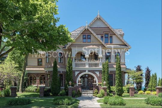 Cottage in Old Toronto