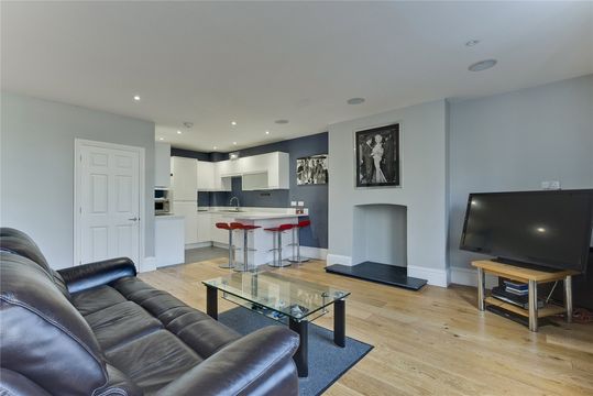 Apartment in Thames Ditton