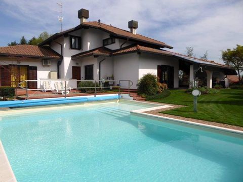 Villa in Cermenate