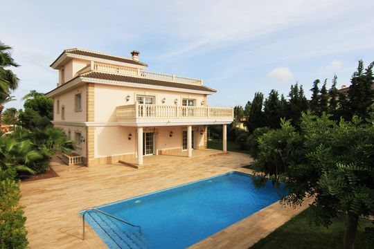 Estate in Cabo Roig