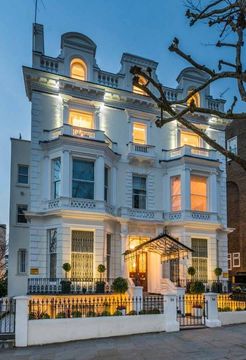 Detached house in London