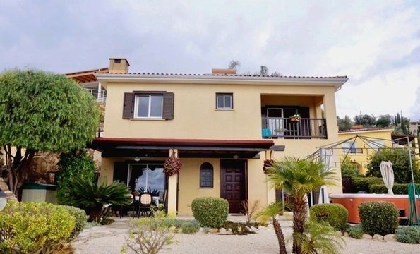 Detached house in Kamares